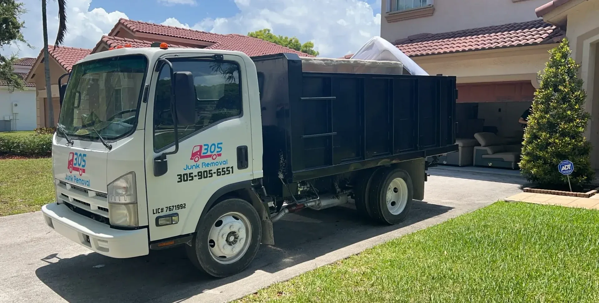305 Junk Removal truck at a Miami property